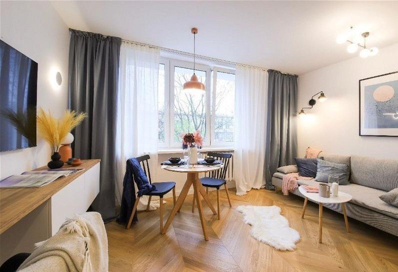 Designer With Bedroom Near Old Town Dubois Апартаменти
